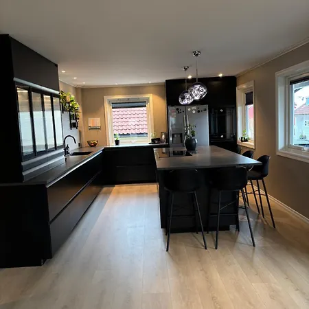 Romslig Familiehus Pa Sorlandskysten Hébergement de vacances