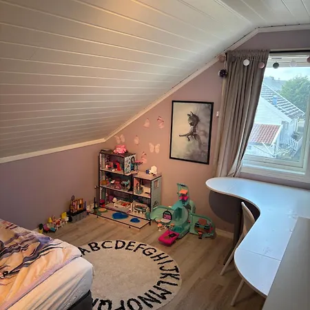 Romslig Familiehus Pa Sorlandskysten Hébergement de vacances