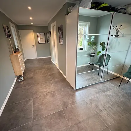 Romslig Familiehus Pa Sorlandskysten *