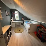 Romslig Familiehus Pa Sorlandskysten *
