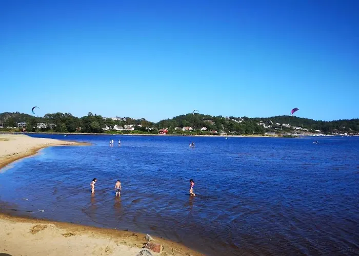 Romslig Familiehus Pa Sorlandskysten *